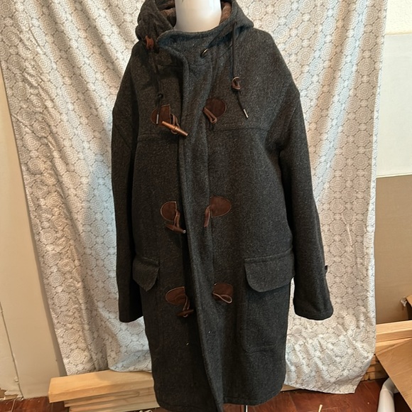 This is a men’s wool coat - Picture 2 of 4